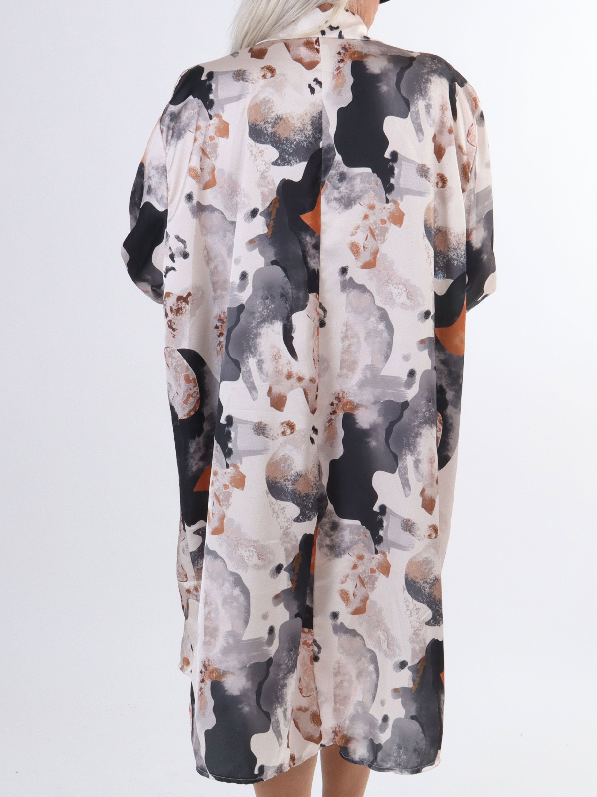 Lyng - Plus size-klänning i sidenlook med skjortkrage